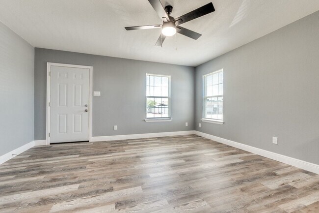 Building Photo - Leacrest Duplex