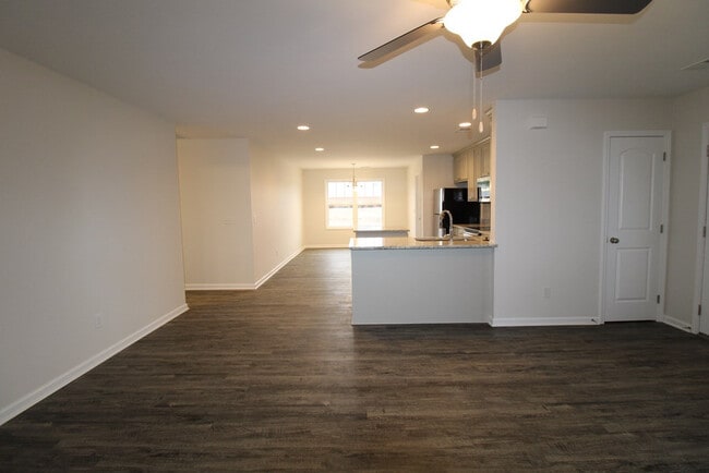 Foto del edificio - 578 Brushwood Dr