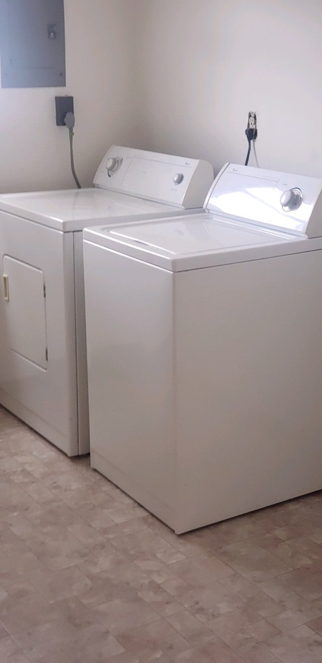 Laundry room - 780 Russell Rd