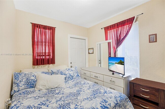 Foto del edificio - 2165 NW 23rd St