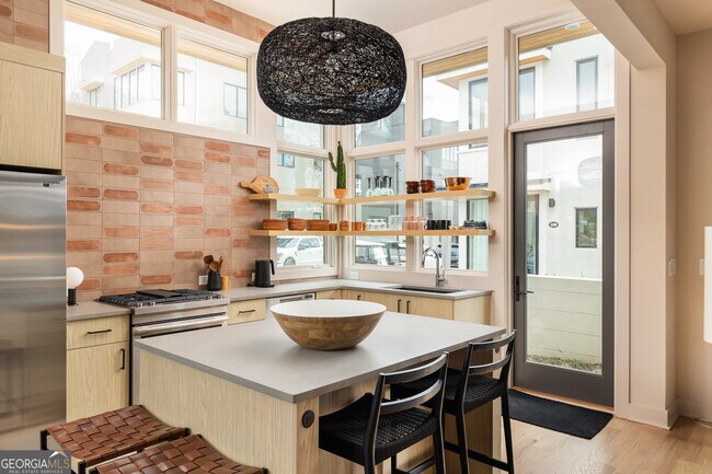Building Photo - 1190 Mado Lp