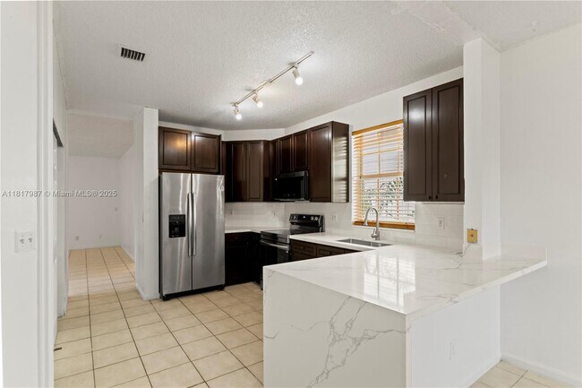 Foto del edificio - 15076 SW 51st St