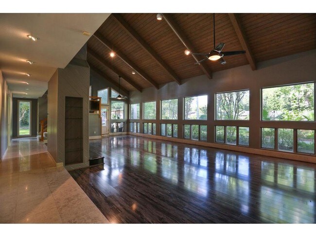 Building Photo - 205 Fleetway Dr
