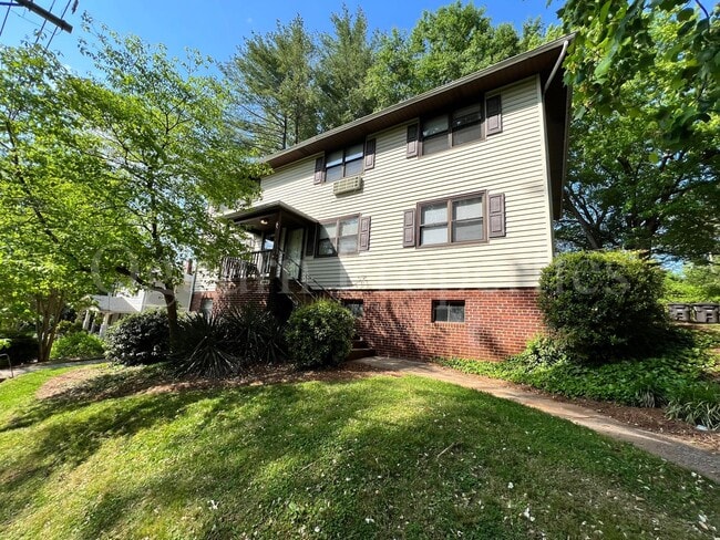 605010 - PILOT VIEW/CAROLINA AVENUE - 605010 - PILOT VIEW/CAROLINA AVENUE Apartment