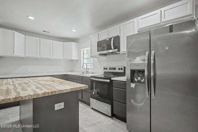Foto del edificio - 3 bed close to D'Iberville!