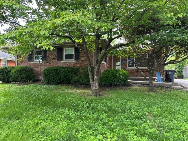 Building Photo - 2457 Eastway Dr