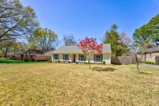 Foto del edificio - 2525 Rosehaven Dr