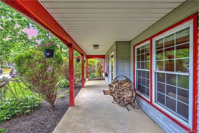 Building Photo - 23 Chestnut Way Cir