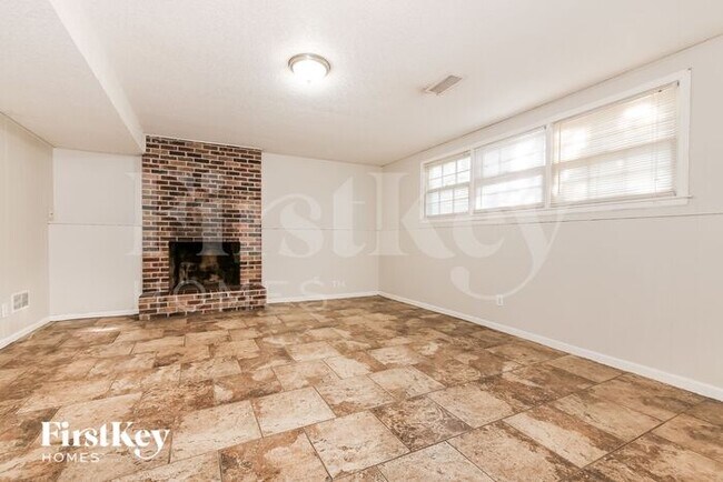 Foto del edificio - 12816 Crystal Ave