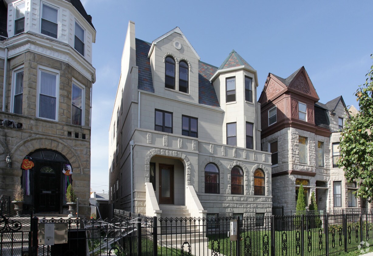 Primary Photo - 4550 S Lake Park Ave