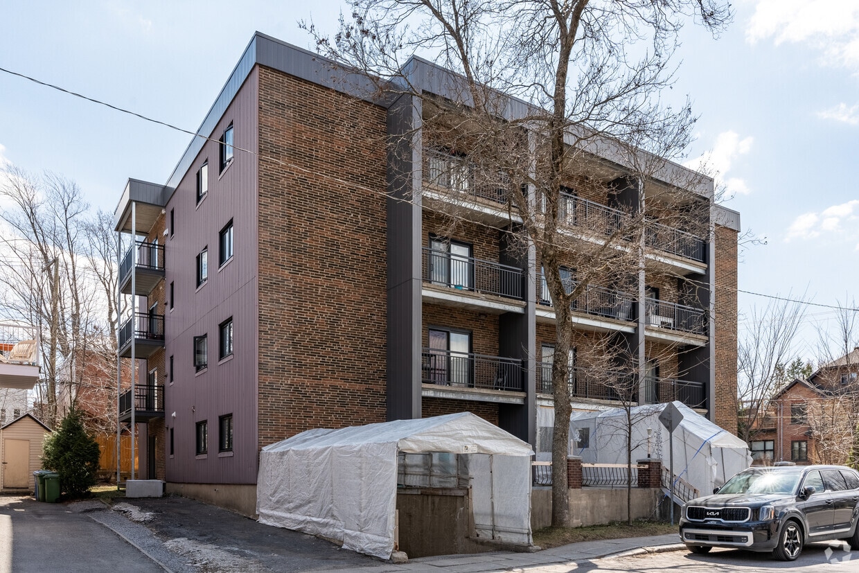 Building Photo - 1491 Boul De L'entente
