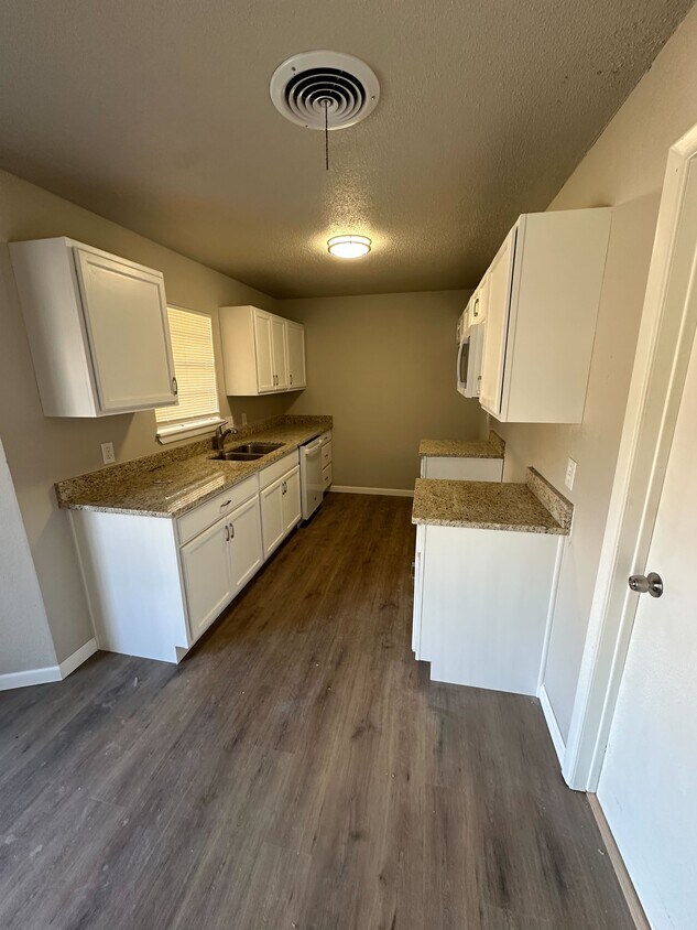 Foto principal - 3414 Kingston Rd