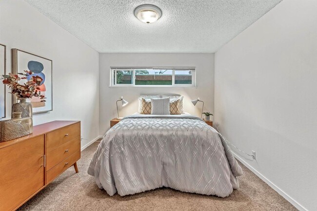Foto del edificio - Utilities Included! Montclair 1BD/1BA w/ Parking & Private Deck