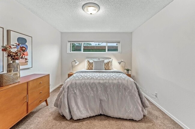 Building Photo - Utilities Included! Montclair 1BD/1BA w/ Parking & Private Deck