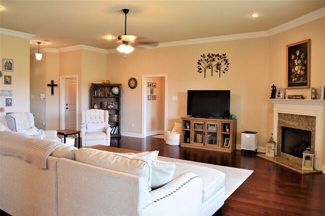 Building Photo - 324 Camelback Dr