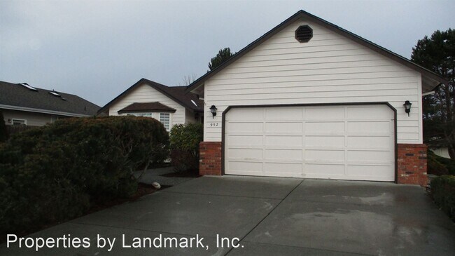 Building Photo - 3 br, 2 bath House - 952 E Cedar