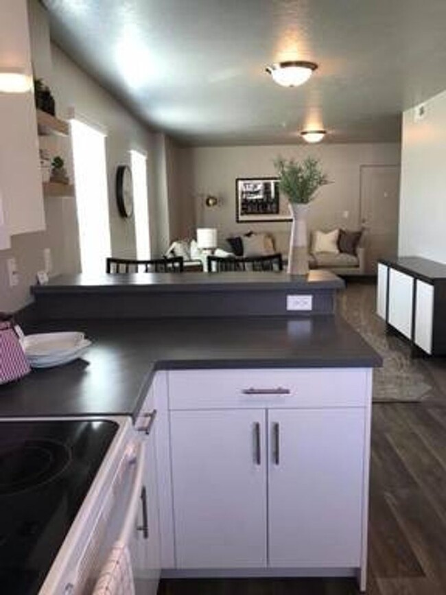 Building Photo - COZY CONDO FOR RENT IN OREM!!!