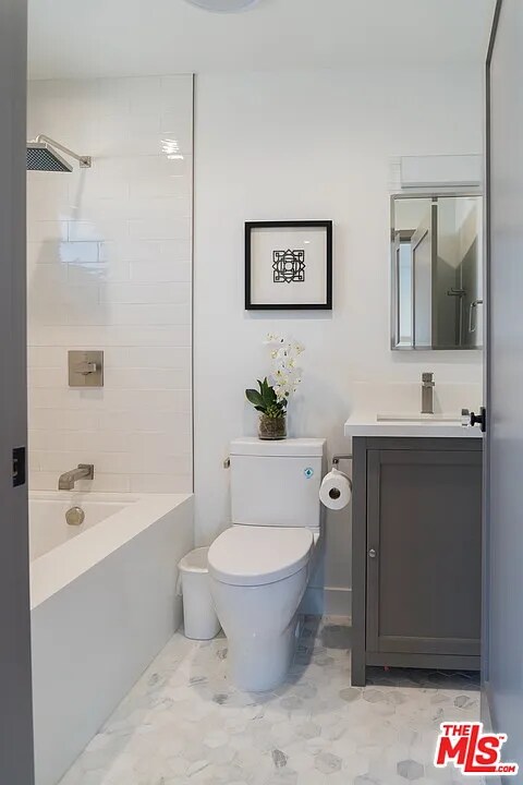 Foto del edificio - 300 N Plymouth Blvd