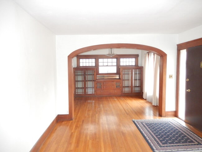 Building Photo - Centrally Located 2 Bed, 2 Bath House in N...