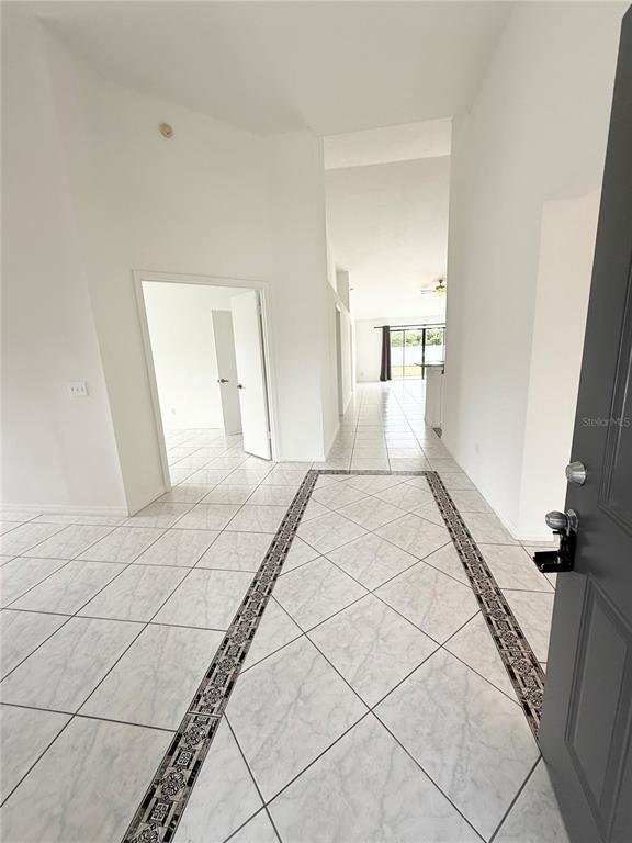 Building Photo - 2401 Rolling Broak Dr