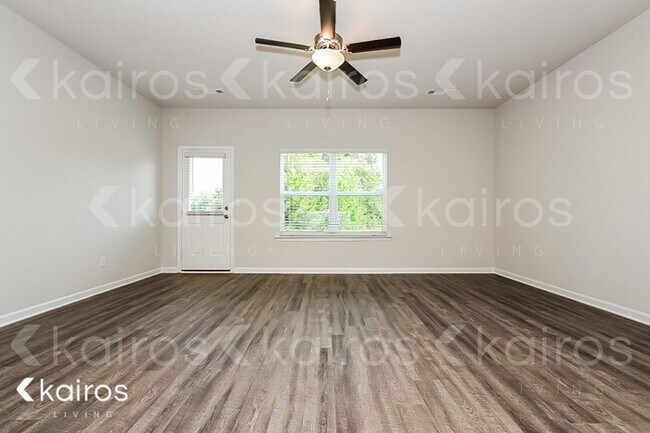 Building Photo - 7000 Pinehurst Way N