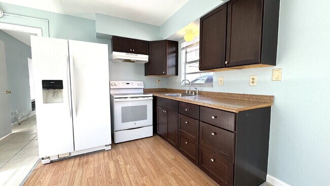 Foto del edificio - 215 N Wild Olive Ave