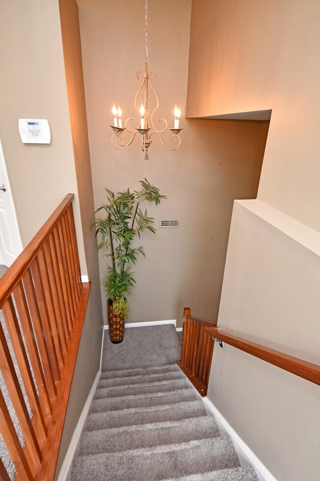 Building Photo - 424 Pinnacle Way