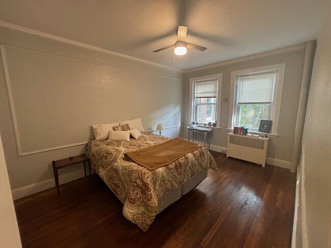 Foto del edificio - HOT BROOKLINE LISTING!!!!!