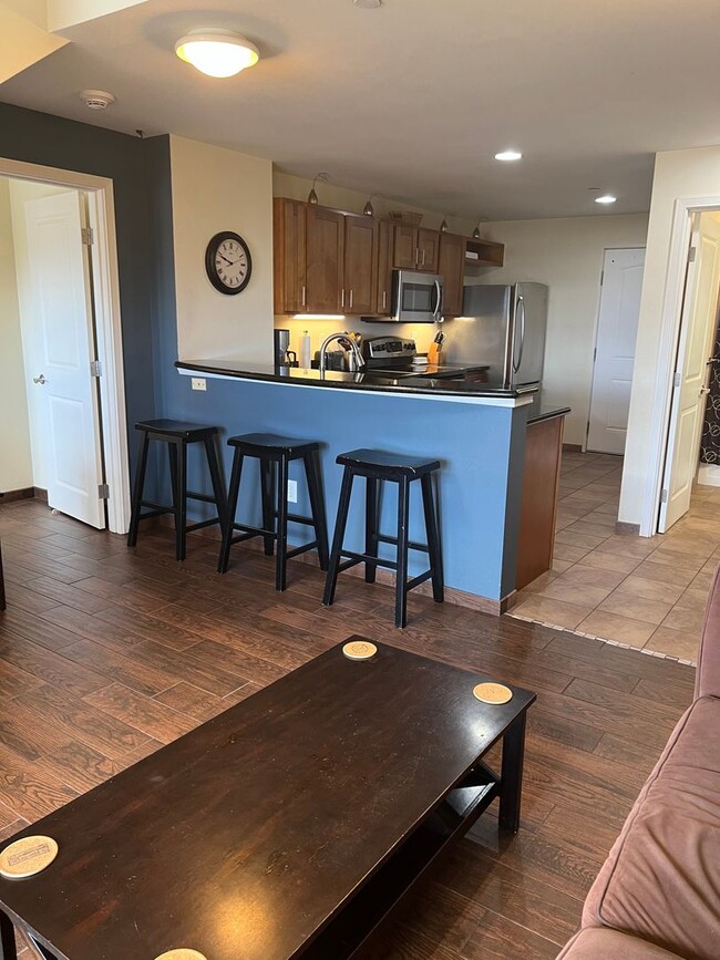 Building Photo - Breakers E-44 – Furnished 2BR with Lanai, ...