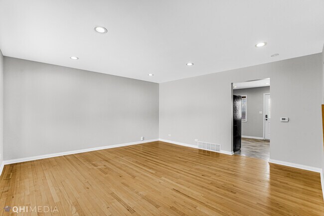 Foto del edificio - 313 Cherry Valley Rd