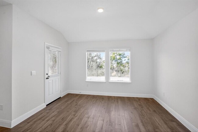 Building Photo - 289 Rivers Edge Dr