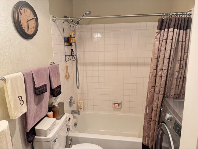 Baño %2 - 932 22nd Ave S