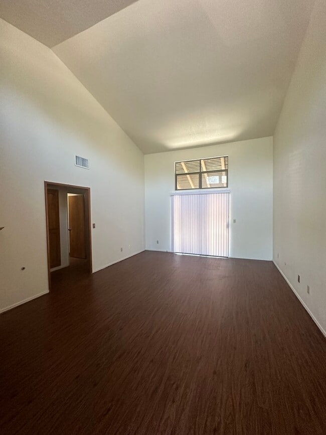 Building Photo - 4703 W Cypress Ave