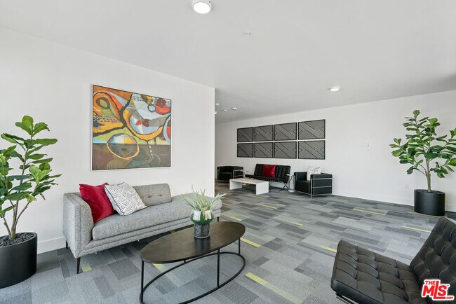 Foto del edificio - 325 N 1st St