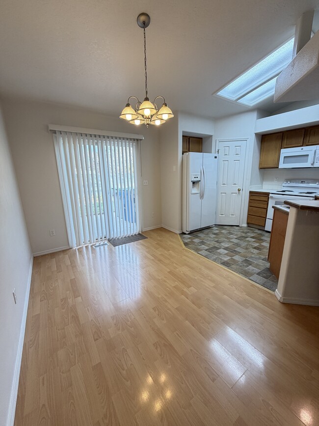 Building Photo - 2067 S Linda Vista Ave