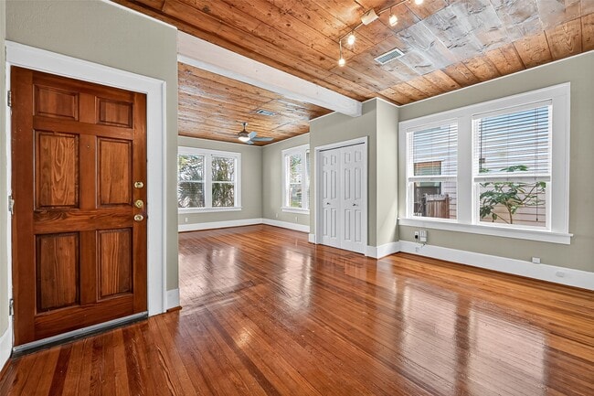 Building Photo - 711 Fargo St