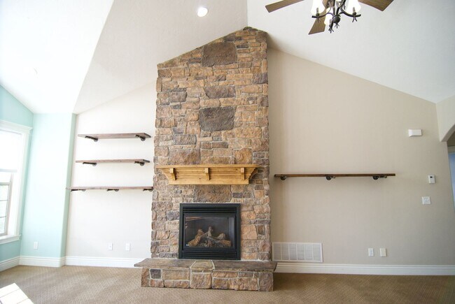 Building Photo - Stunning & Spacious 4-bedroom, 3-bathroom two-story home located in Rexburg, Idaho