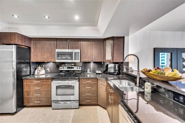 Foto del edificio - 520 Brickell Key Dr