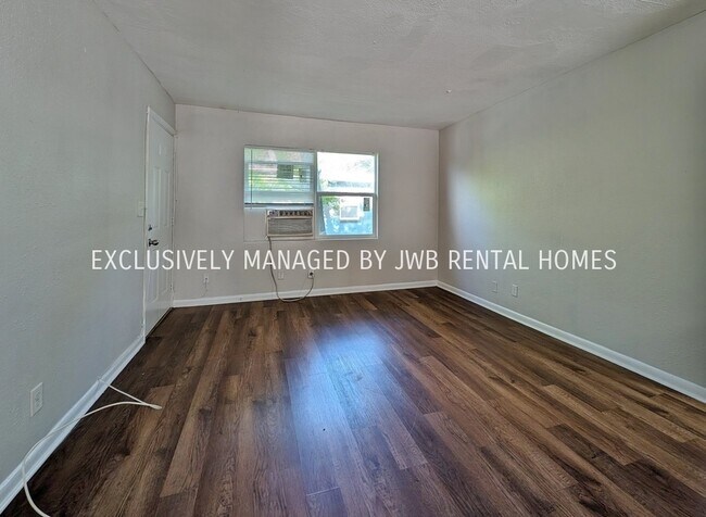 Foto del edificio - 239 E 16th St