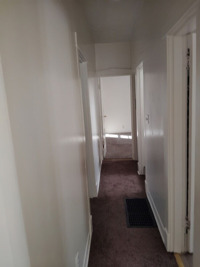 Building Photo - 814 S 37th St