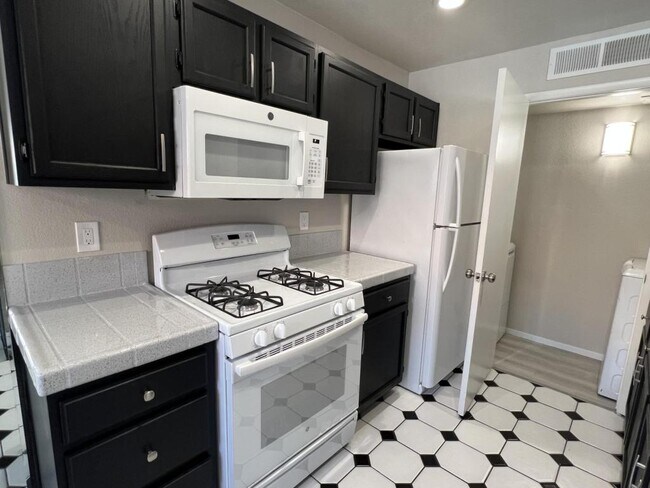 Foto del edificio - 7570 W Flamingo Rd