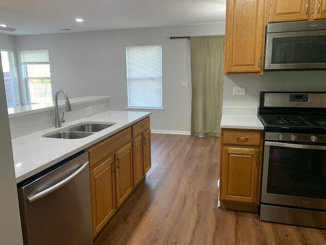 Building Photo - 600 Wedgewood Cir