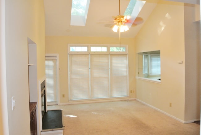 Building Photo - 2036 Hen House Dr