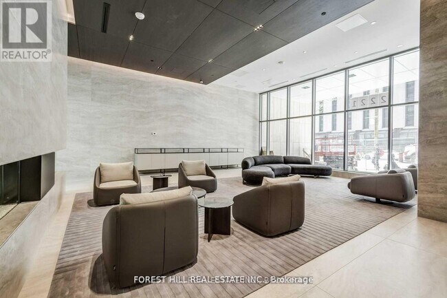 Photo du bâtiment - 2221 Yonge St