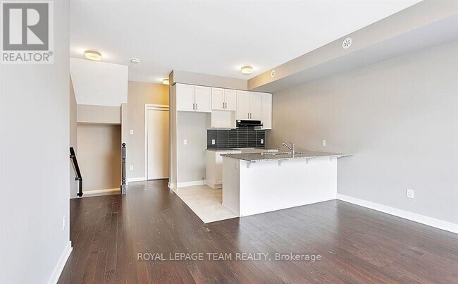 Building Photo - 622 Mishi Private