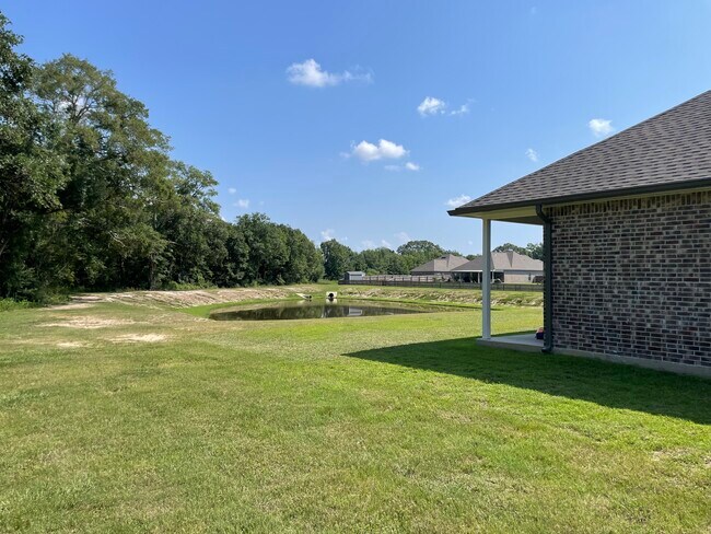 Foto del edificio - 128 Rose Of Sharon Ln