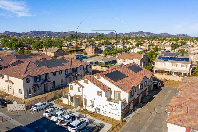 Foto del edificio - Stylish 2 Bed + 2.5 Bath Townhome in Murrieta