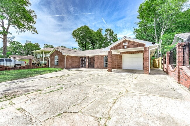 Building Photo - 8903 Sultan Dr