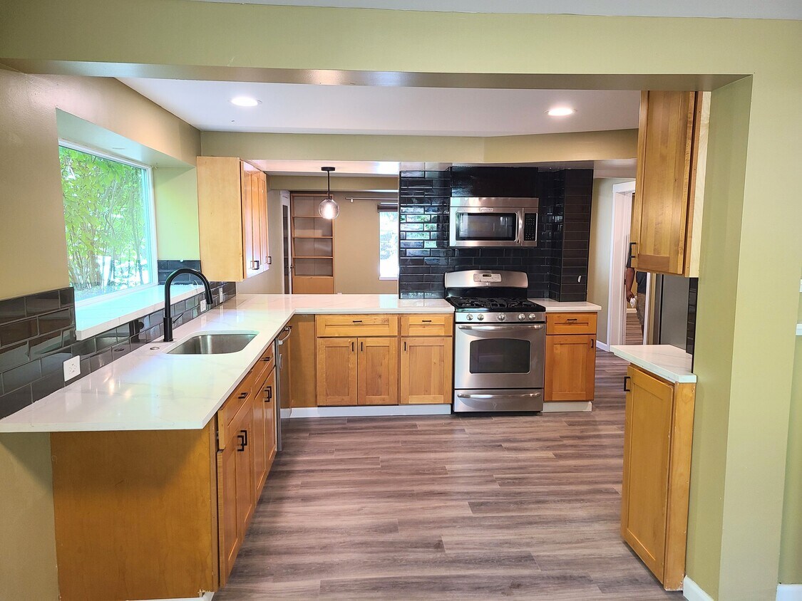 Foto principal - 12463 14th Ave S