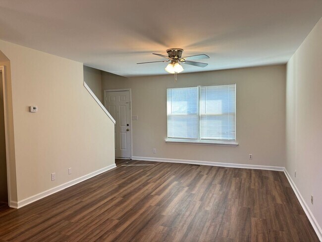 Building Photo - Just Remodeled! Cape Cod with 3 Bed/2 Bath...